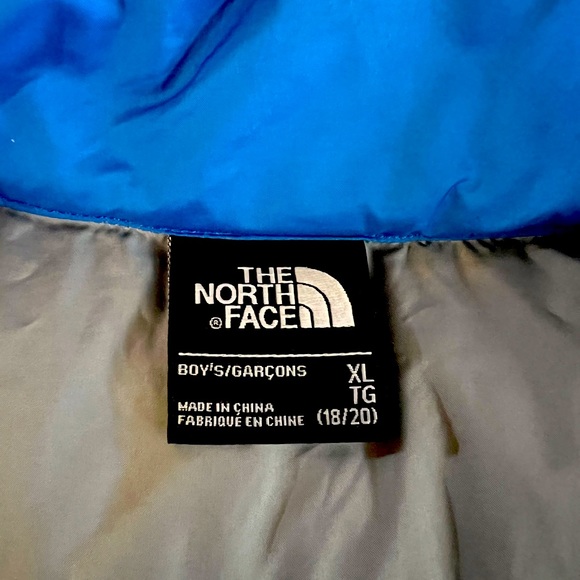 North Face puffer jacket. Boys XL. Worn a handful of times- excellent condition! - Picture 3 of 3
